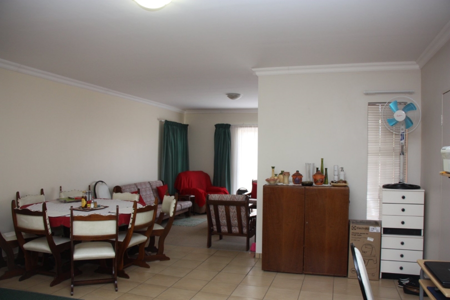 2 Bedroom Property for Sale in Langenhovenpark Free State